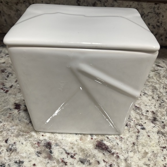 Threshold Chinese White Porcelain Takeout Box 5.5”x5.5” - Picture 5 of 7